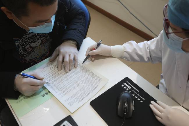 哪些人不适合接种新冠疫苗？北京西城疫苗接种多人被“劝退”