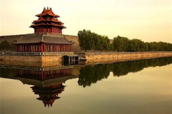 对明清宫藏丝绸之路档案进行系统整理研究，将有助于全面客观地认识明清时期的中国与世界。